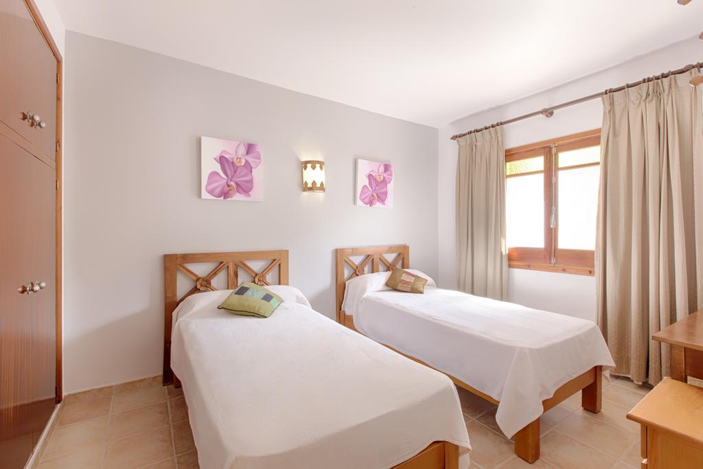 Apartamentos Colomar Санта-Эулалия-дель-Рио Экстерьер фото